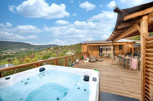 Camping avec jacuzzi privatif en Drôme : où réserver ?